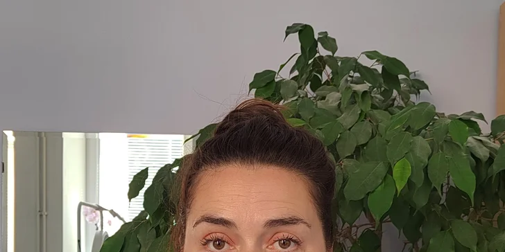 Po aplikaci koncentrátu si užijete masku a jemnou masáž obličeje a dekoltu.
