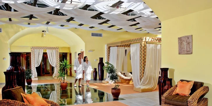 Součástí resortu je také kadeřnictví, salon krásy a relax centrum.