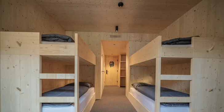 Izba Team Cabin pohodlne ubytuje až 5 cestovateľov.
