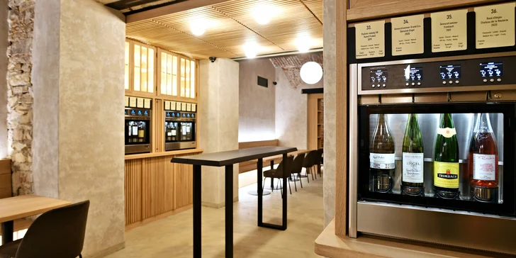Kde? V Karlínské škole vína, kterou pro vás zorganizoval „tak trochu jiný wine bar“. 