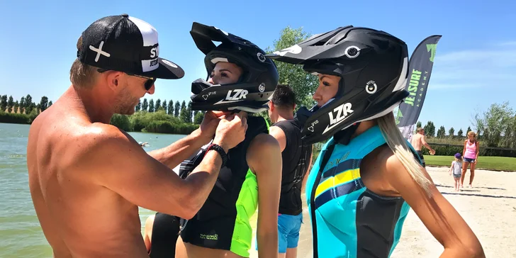Jetsurf dokáže jet až 60 km/h, ale vy na to půjdete hezky postupně.