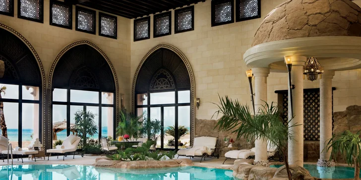 Hotel je postavený v arabském stylu.