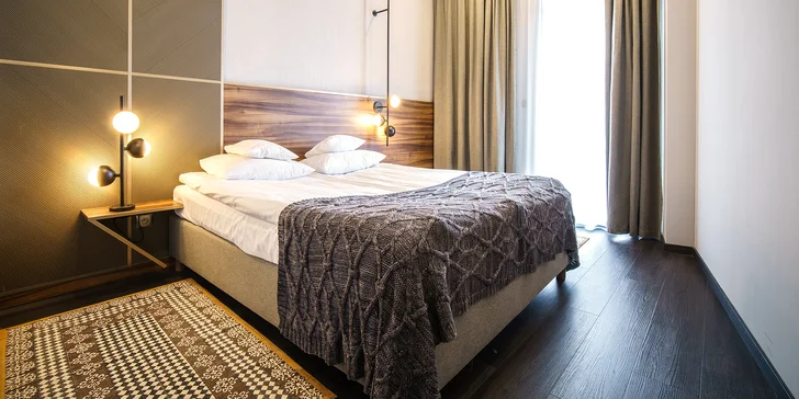 Interiéry jsou vyladěné do posledního detailu, zařízené v tlumených barvách a ze špičkových materiálů.