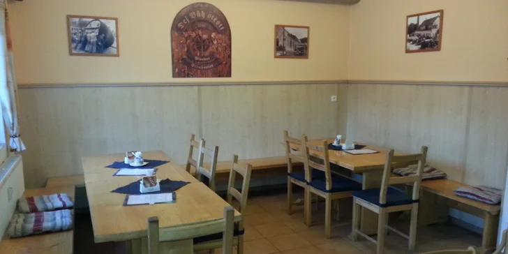 Spláchněte jídlo zlatavým mokem, na čepu je tankové Starobrno. 