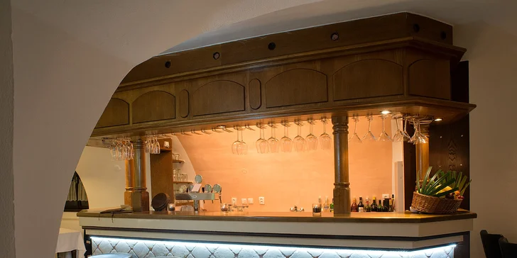 Restaurace se nachází v historickém centru města.
