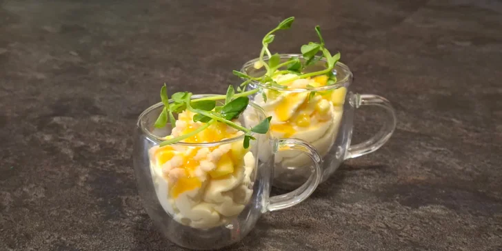 Chybět nebude ani sladká tečka v podobě mini cheesecaku. 