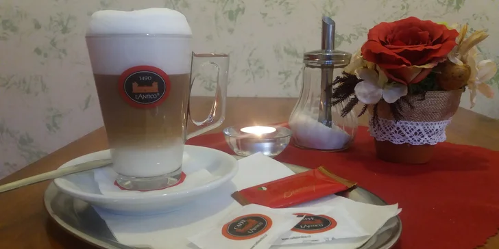 Vynikající italská káva se rozvoní celou kavárnou.