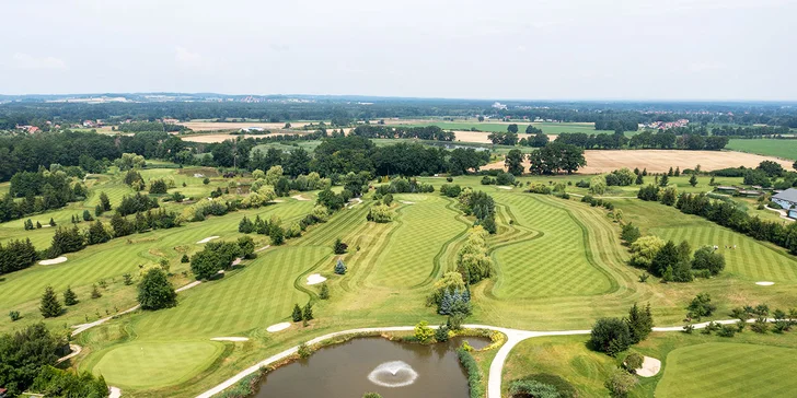 Zahrát si tu můžete i golf nebo minigolf.