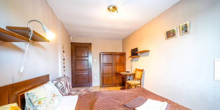 Zabydlíte se v pokoji či apartmánu se samostatnou koupelnou a vlastním sociálním zařízením.