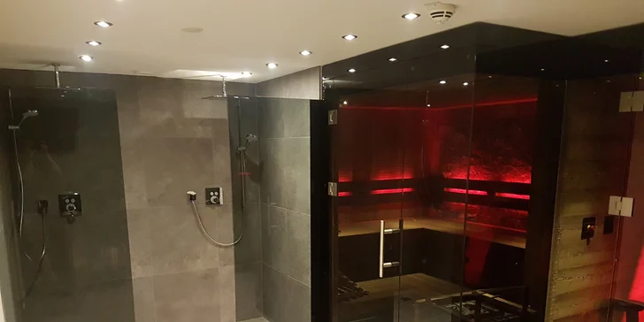  Těšte se na relaxaci ve finské sauně, bio sauně, infračervené kabině a relaxační místnosti.
