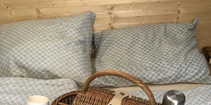 Raňajky dostanete v piknikovom koši. Môžete si ich dať v posteli, ale pokojne aj na brehu rybníka.