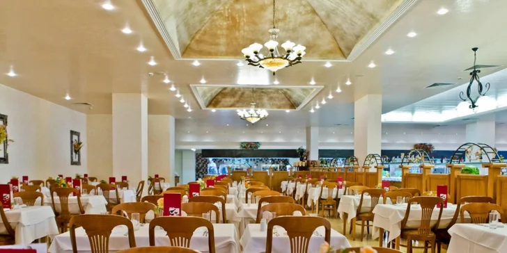 Pro milovníky tematické gastronomie jsou připraveny à la carte restaurace, které vás zasvětí do tajů BBQ nebo asijských specialit.