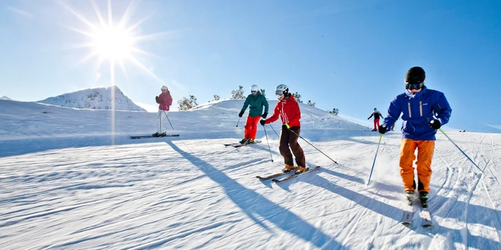 Oblast Schladming-Dachstein zahŕňa celkovo 230 km zjazdoviek, ktoré je možné zjazdovať na jediný skipas.