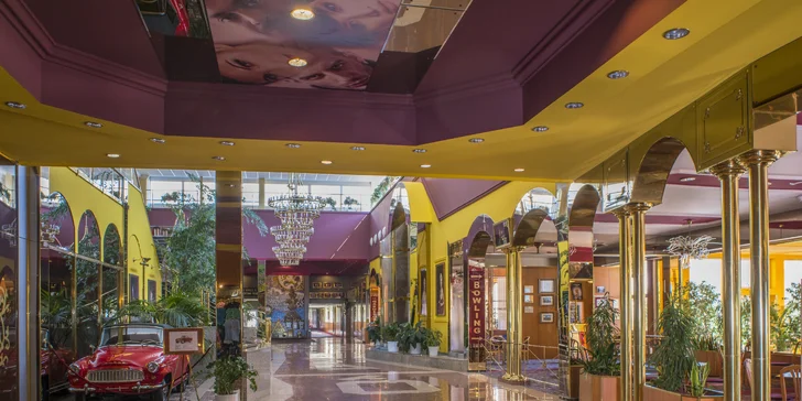 Jedinečný dojem ve vás zanechá již samotný vstup na recepci. Hotel je největším 4* kongresovým hotelem v Evropě. 