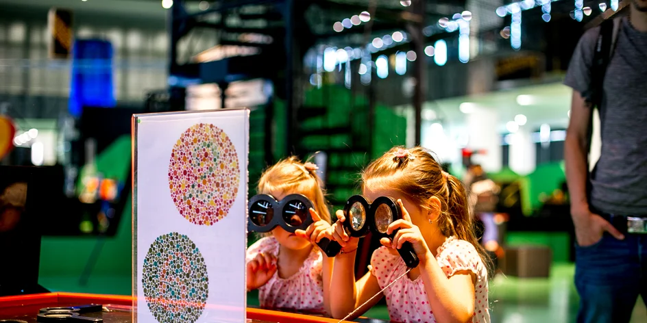 Navštívili jsme VIDA! Science centrum: zábava, při které děti netuší, že se i učí