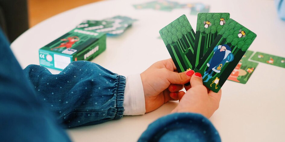 Postavte si svůj pohádkový les: cestovní karetní hra pro děti