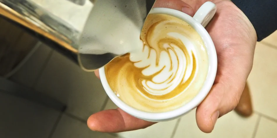 Jak na dokonalou kávu? Naučí vás to známý barista Robin Blaschke