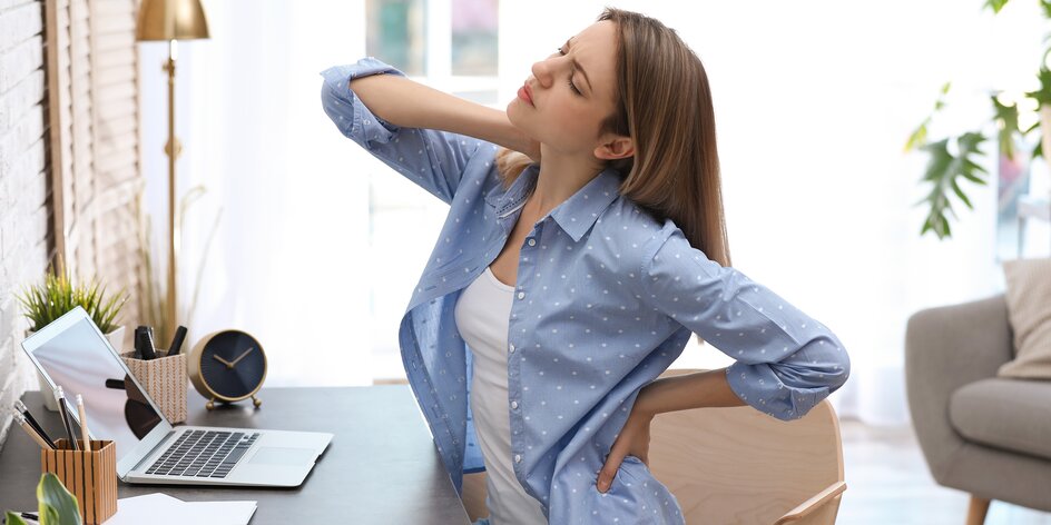 Fyzioterapeut radí, jak na práci z domova: „Seďte u stolu a každou půlhodinu se protáhněte“