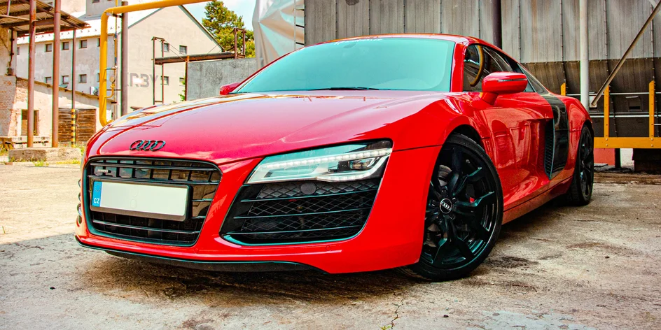 Jízda v ďábelské Audi R8 vč. paliva