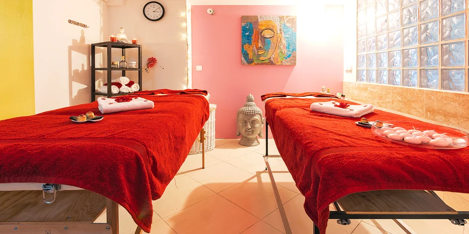 Masáž lávovými kameny, horkým olejem i s čokoládou