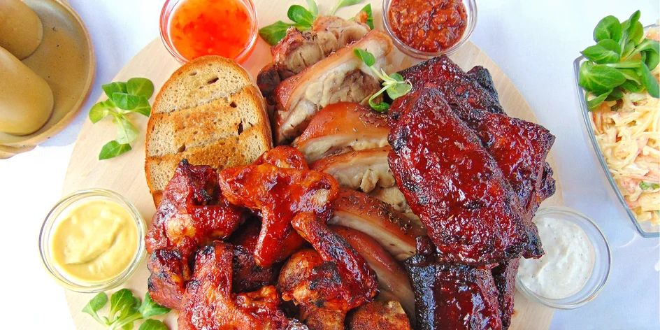 Prkno s 2,2 kg masa a přílohy pro 2–4 osoby