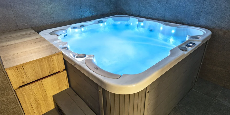 60-90 minut v privátní vířivce i s lahví prosecca