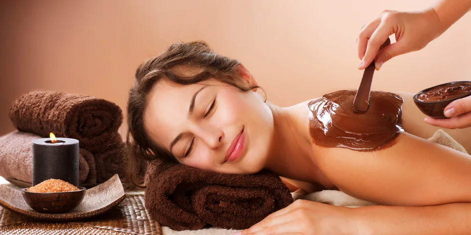 Čokoládová masáž Luxury s peelingem a zábalem