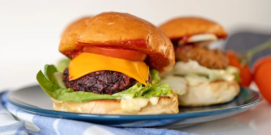 Testujeme vegan burgery. Co Richard říká na lahůdky od Black Kale?