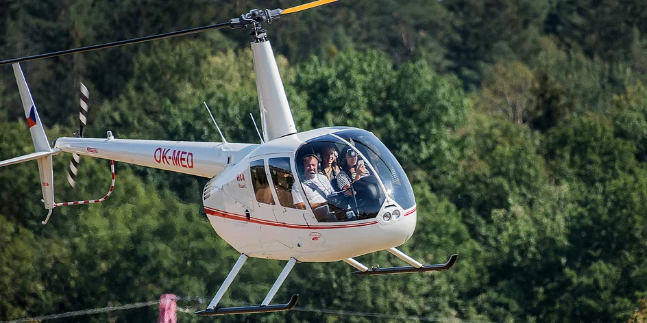 Zážitkový let vrtulníkem s pilotováním: 20 či 40 min.