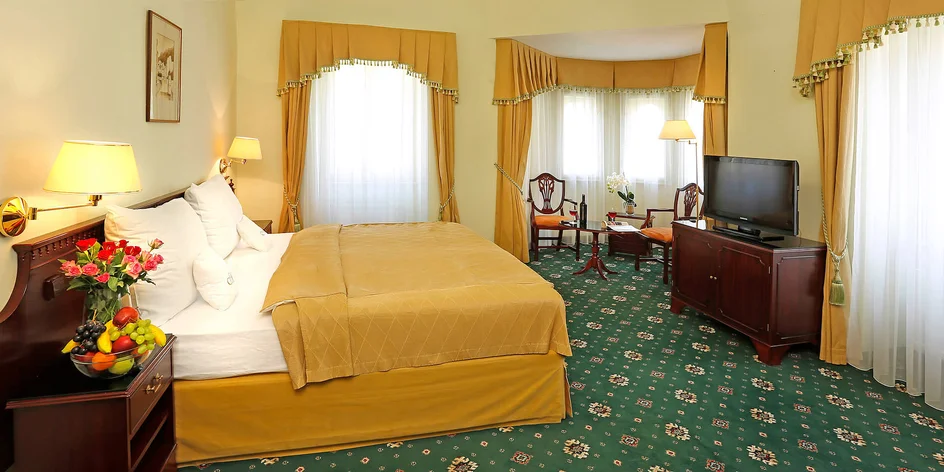 Pobyt ve 4* hotelu ve Varech s jídlem i procedurami