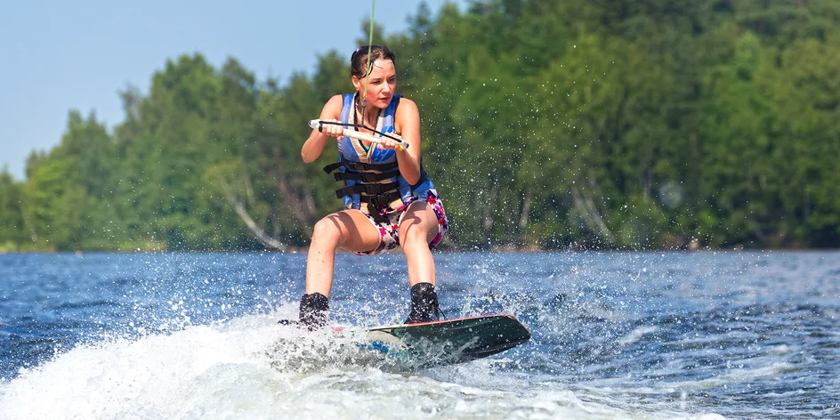 Wakeboard na 60–180 min. s instruktorem pro dva