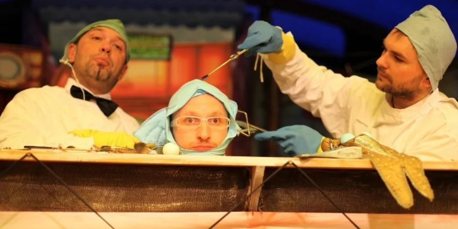 Vstupenka na divadelní představení Válka s mloky