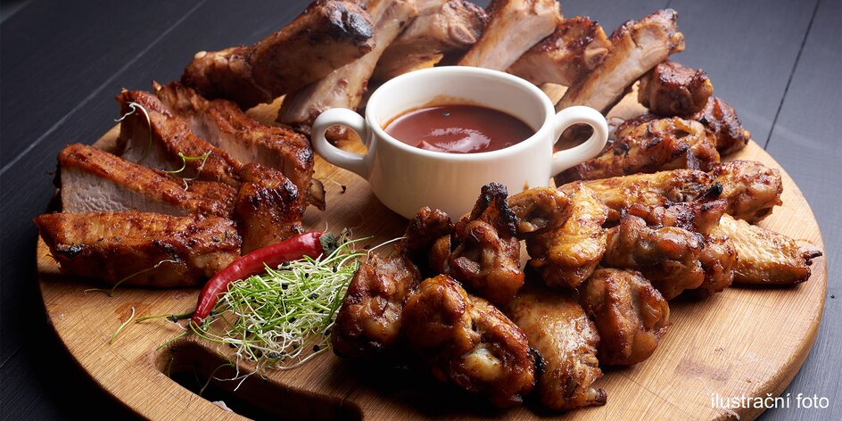 BBQ křidýlka i vepřová žebra s přílohami
