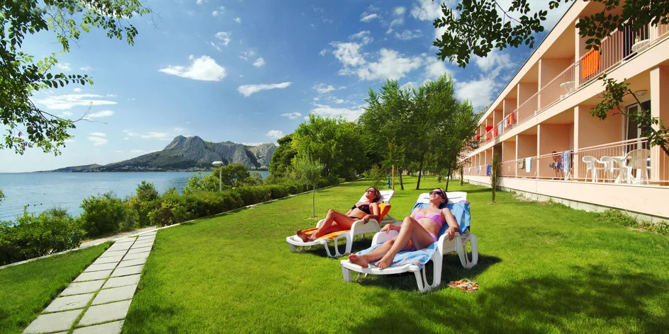 Dovolená v Omiši: hotel 50 m od pláže, polopenze