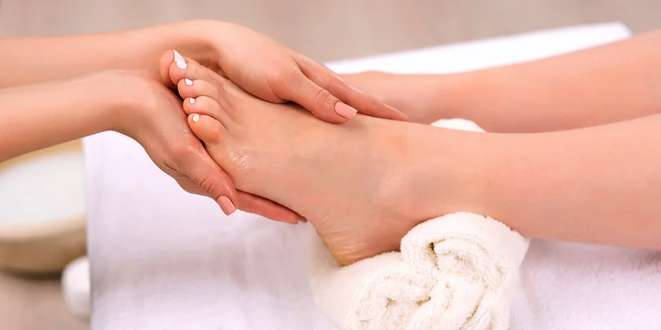 Základní ošetření chodidel medicinální pedikúrou