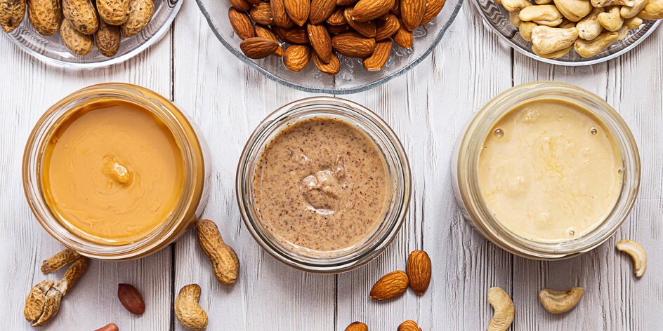 Arašídové máslo a jiné ořechové krémy: 12 tipů, jak je využít v kuchyni