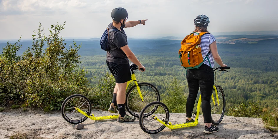 Sjezd na koloběžkách z Děčínského Sněžníku pro dva
