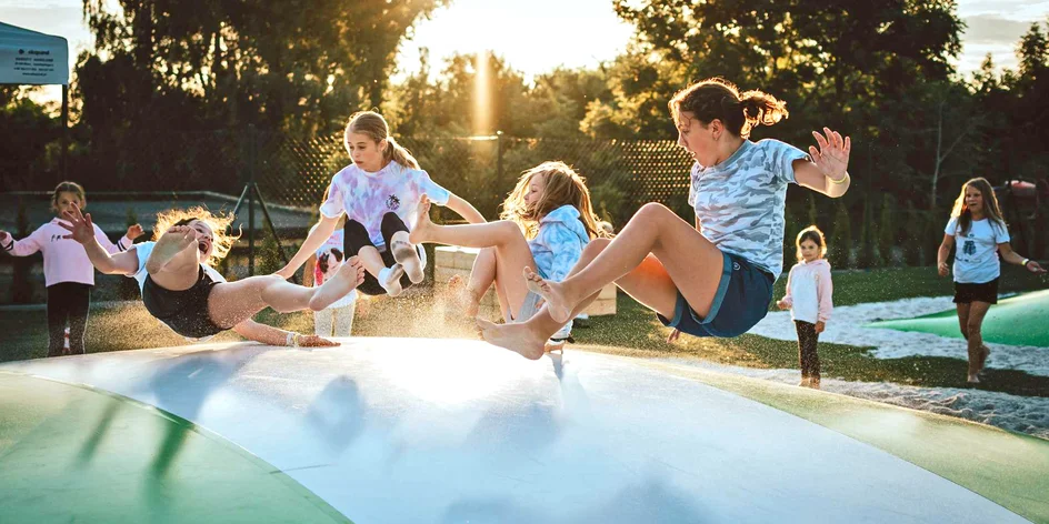 Celodenní vstup na trampolíny a džus
