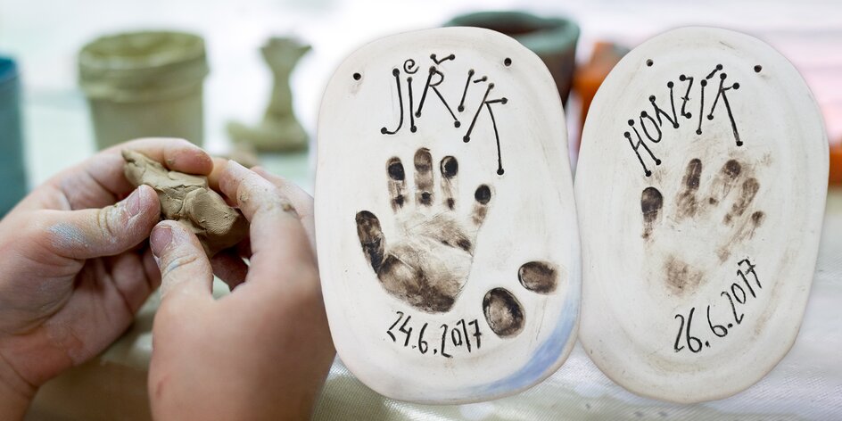 Obtisky dětských ručiček a nožiček do keramiky