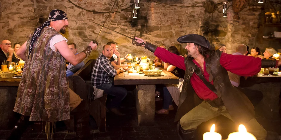 Historická show s tříchodovým menu a nápoji