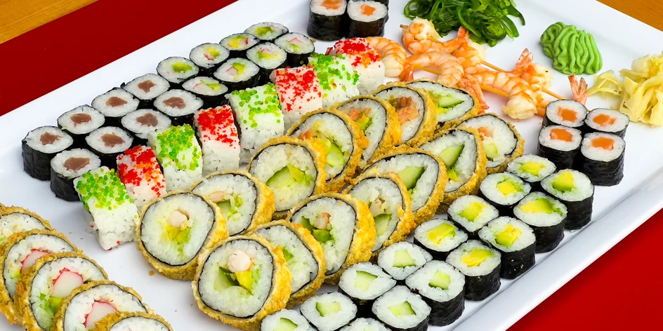 Pestré sety 28–75 ks sushi s rybami i zeleninou