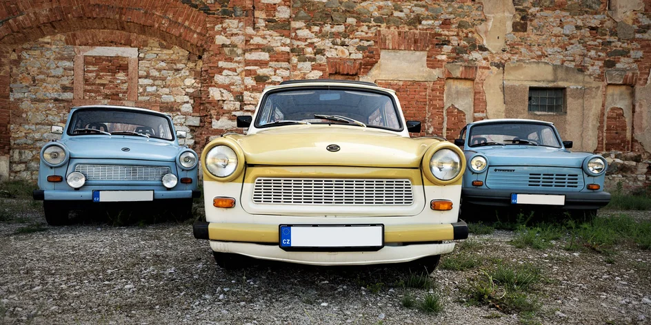 Trabant na 3 hod. a model Trabanta na památku