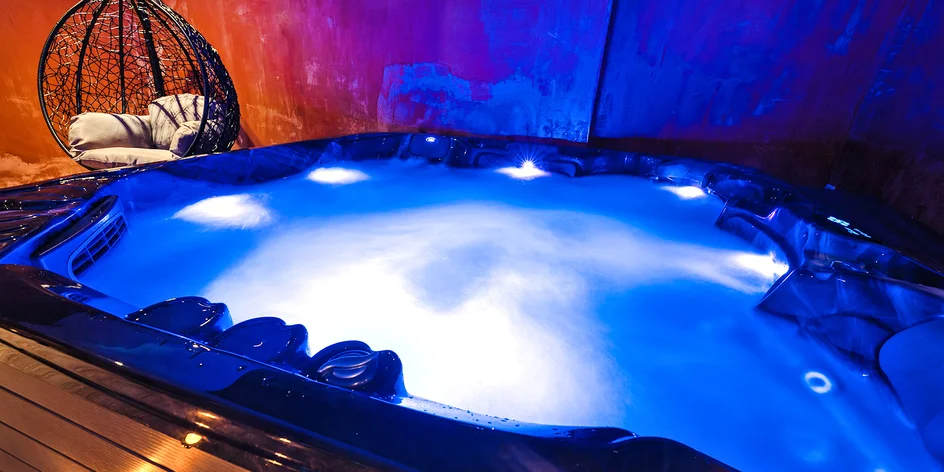 Privátní wellness: slaná vířivka, sauna i víno