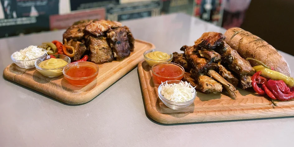 Žebra spareribs ve stylové kinokavárně: 500 g až 2 kg