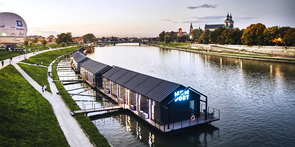 Moderní aparthotel na řece v centru Krakova i snídaně