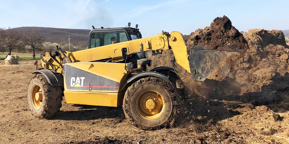 Farmářská jízda zručnosti v manipulátoru CAT