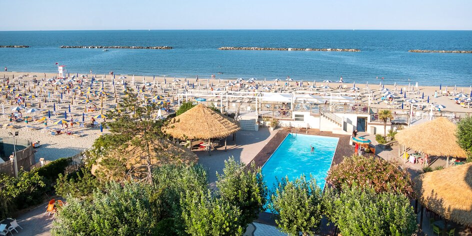 Ravenna: hotel na pláži s venkovním bazénem, plnou penzí a drinky