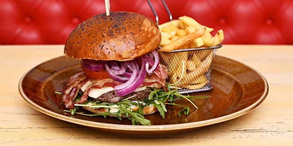 Hovězí burger s hranolky pro 1 i 2 osoby