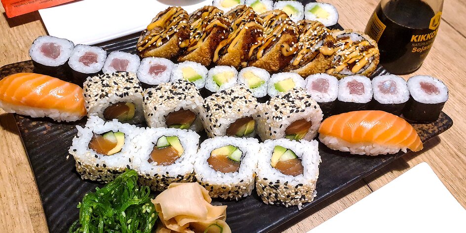 32 ks sushi s lososem, tuňákem i avokádem