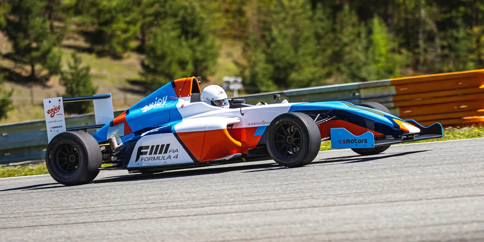 Bláznivá jízda v Ariel atom nebo Formuli F4